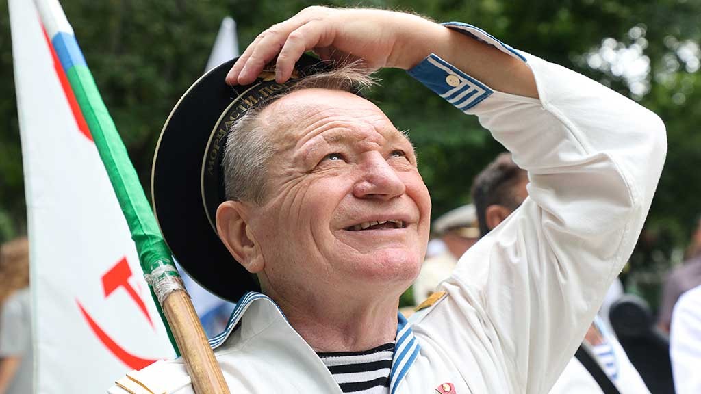 Под Андреевским флагом: как в Барнауле отметили 330-летие ВМФ России Фото №2