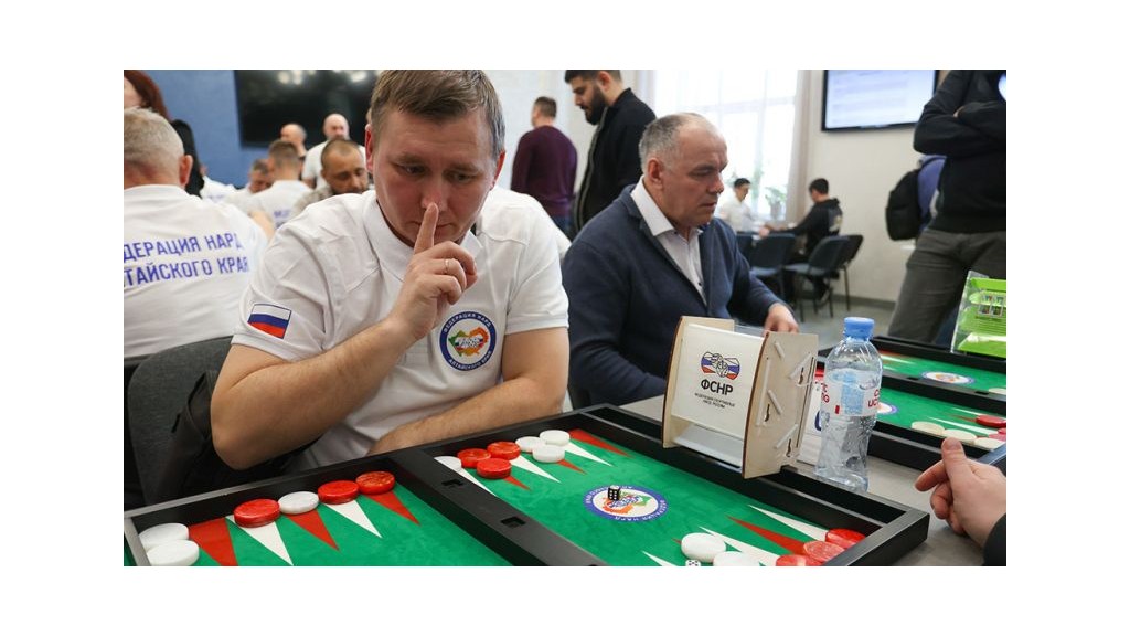 В Барнауле впервые стартовал чемпионат Сибири и Дальнего Востока по нардам Фото №1