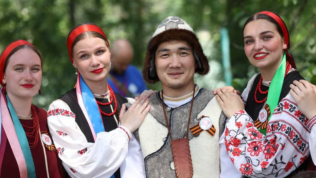 В Барнауле напишут диктант, приуроченный ко Дню языков народов Российской Федерации Фото №1