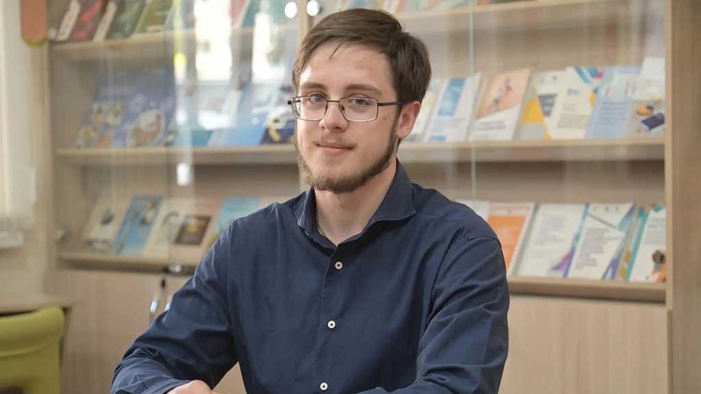 Учитель биологии из Барнаула написал книгу для поколения гаджетов Фото №1